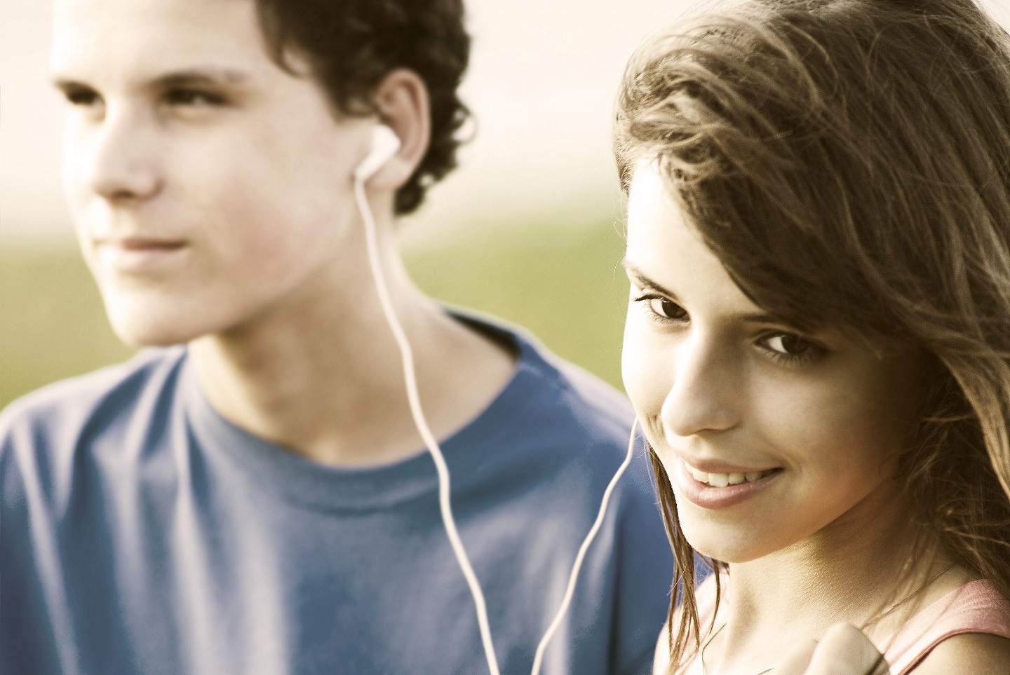 adolescentes escuchando música