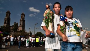 WEB-MEXICO-CHURCH-SAINTS-COUPLE-Eneas De Troya-CC