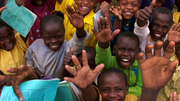 WEB-UGANDA-CHILDREN-SMILE-AFRICA-Simon Whitaker-cc