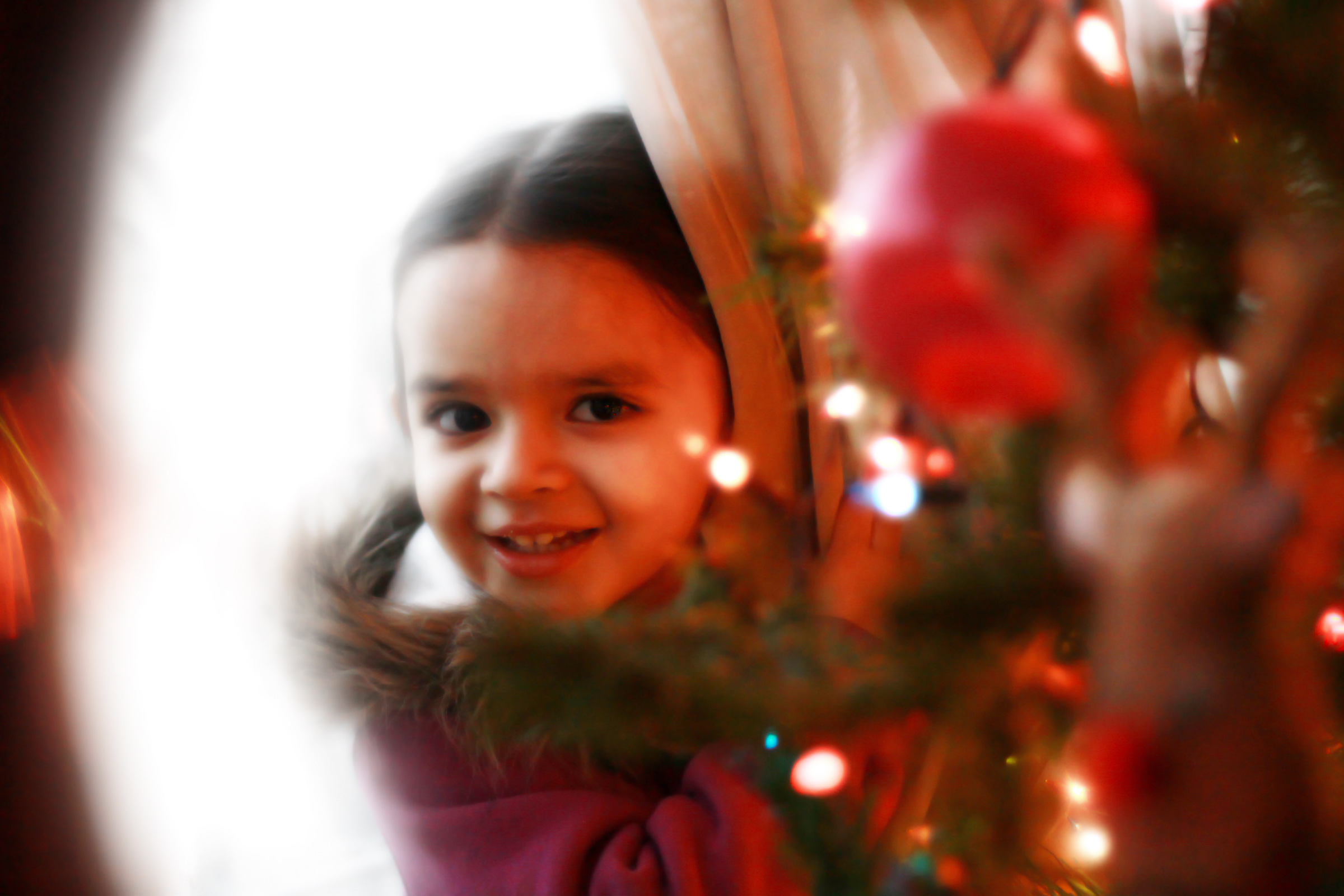 web-christmas-child-girl-lights-judith-garcia-cc.jpg