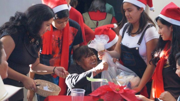 WEB-CHRISTMAS-GIFTS-MEAL-CHARITY-MEXICO-Facebook-Comunidad de Sant&#8217;Egidio, México
