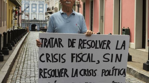 web-crisis-puerto-rico-activist-man-shutterstock_270735068-claudine-van-massenhove-shutterstockcom-ai.jpg
