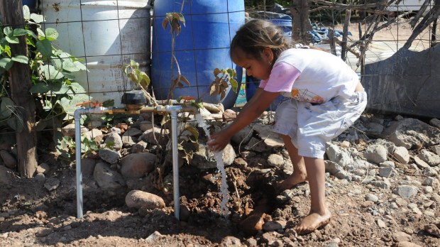 web-clean-water-child-girl-drinking-mexico-gobierno-del-estado-de-sinaloa-cc.jpg