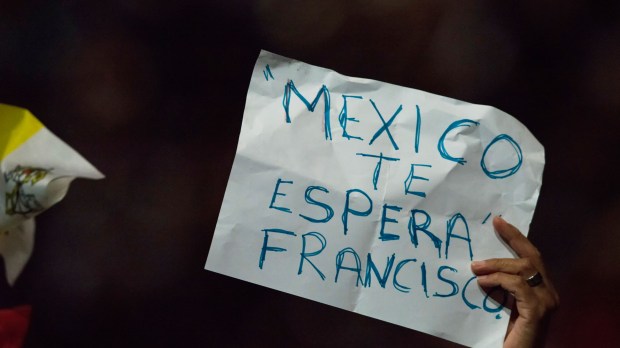 web-mexico-te-espera-pope-francis-celebrates-mass-at-madison-square-garden-in-nyc-c2a9-antoine-mekary-aleteia-dsc4633.jpg