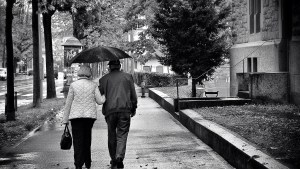 web-old-couple-love-street-rain-umbrella-thomas8047-cc.jpg