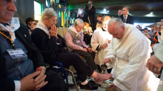 web-pope-francis-washing-feets-rituals-alessia-giulianicppciric-ai.jpg