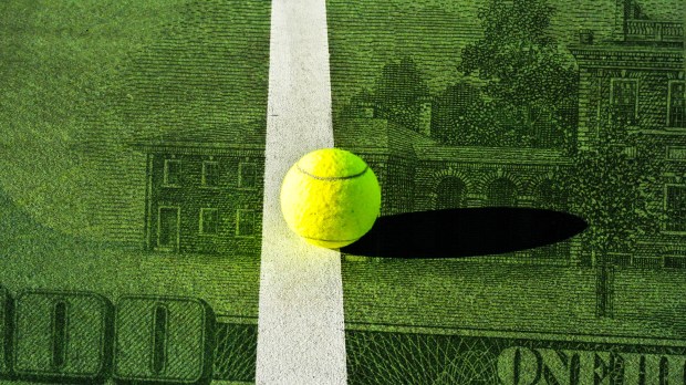 web-tennis-money-composition-dollar-shutterstock_134872538-ander-dylan-mv-aleteia-ai.jpg