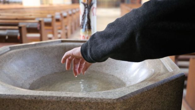 bendecir, agua bendita, laico, sacramental, sacramento