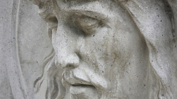 web-jesus-statue-face-graveyard-zwiebackessershutterstock-ai.jpg