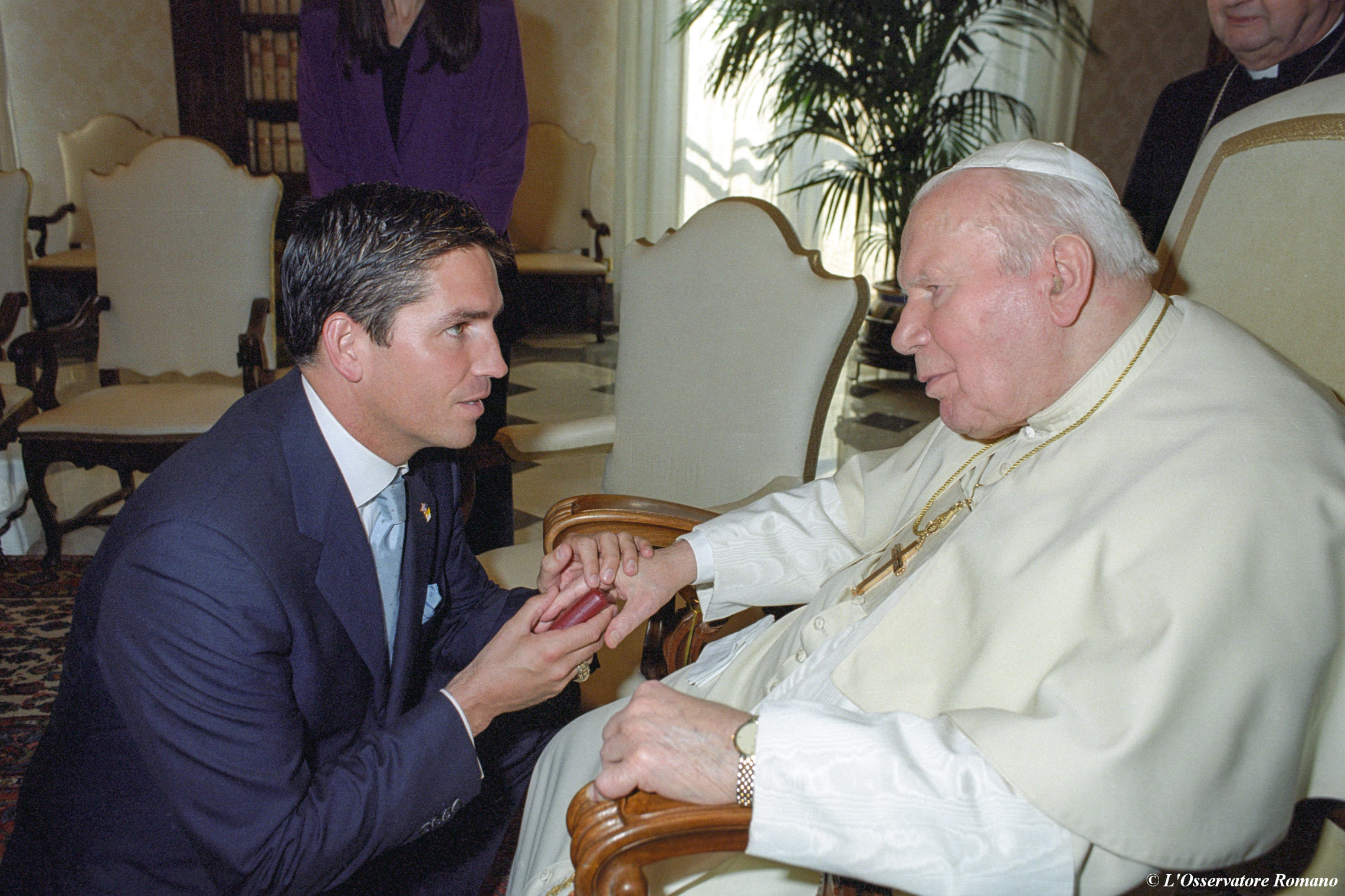 15 marzo 2004 : El Papa Juan Pablo II encuentra al actor Jim Caviezel en en Vaticano.
