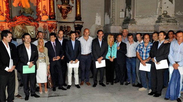 web-argentina-intendentes-mayors-pope-francis-laudato-facebook-verc3b3nica-magario.jpg