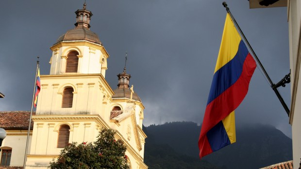 web-colombia-flag-church-shutterstock_1083569-dario-diament-ai.jpg