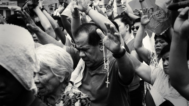 web-crowd-rosary-pray-july-dominique-cc.jpg