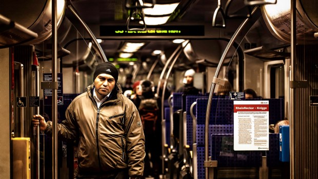 web-lonely-man-train-metro-alone-raul-lieberwirth-cc.jpg