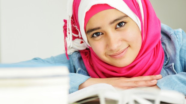 web-islamic-girl-student-school-education-shutterstock_205943593-zurijeta-ai.jpg