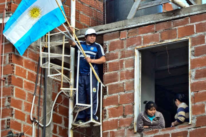 web-poverty-argentina-flag-city-misery-mauro-rico-secretarc3ada-de-cultura-de-la-nacic3b3n-cc.jpg