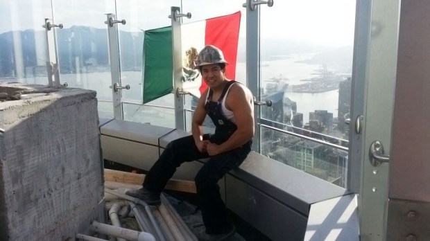 web-trump-tower-vancouver-mexican-flag-facebook-diego-saul-reyna1.jpg