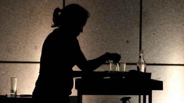 web-waitress-silhouette-shadow-stefano-corso-cc.jpg
