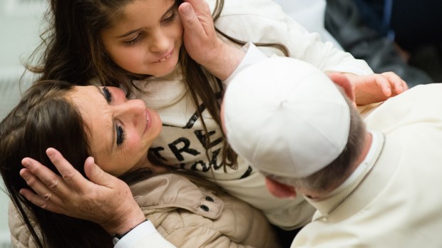Papa francisco Madre e hija