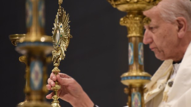 web-adoration-priest-eucharist-dsc_7641-marko-vombergar-aleteia.jpg