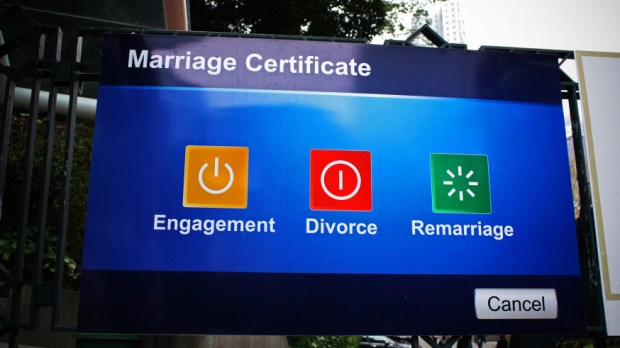 web-marriage-sign-windows-oriol-salvador-cc.jpg