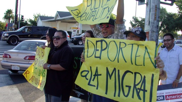web-migration-protest-migra-mexico-america-us-border-stephjbee78-cc.jpg