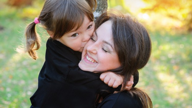 web-mother-child-daughter-joy-hug-shutterstock_248790841-tymonko-galyna-ai.jpg