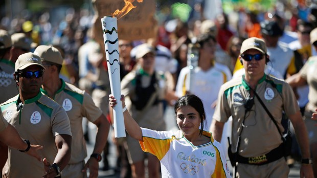 web-olympic-torch-brazil-refugee-syria-girl-hanan-daqqah-000_a71ez-rio2016-andre-mourao-afp-ai.jpg