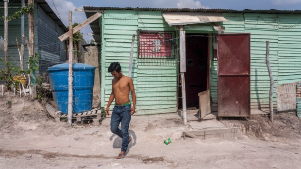 web-venezuela-poverty-man-street-julio-cc3a9sar-mesa-cc.jpg