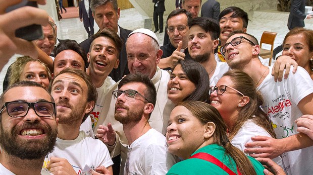 hero-pope-francis-selfie-young-youth-000_par8245050-osservatore-romano-afp-ai.jpg