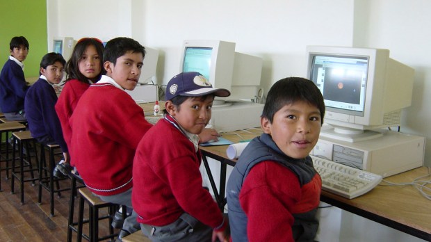 web-bolivia-school-children-computing-iicd-cc.jpg