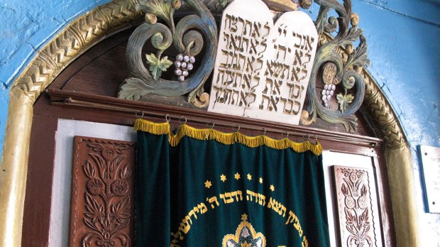 web-jewish-ark-commandments-synagogue-shira-golding-evergreen-cc1.jpg