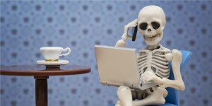 ¿No es posible comunicarse con los muertos? ¿Y por qué se reza a los santos?