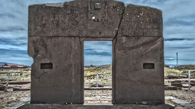 web-ancient-sun-door-tiwanaku-bolivia-jose-luis-hidalgo-r-cc