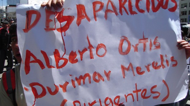 WEB-BOLIVIA-MISSING-PEOPLE-SIGN-PROTEST-Pablo Andrés Rivero-CC