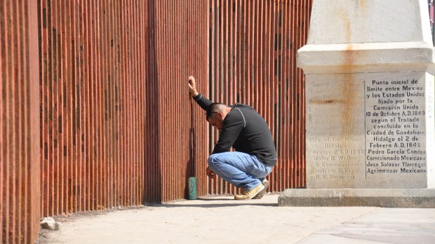 web-border-man-sad-mexico-us-bbc-world-service-cc
