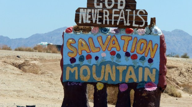 web-salvation-mountain-california-paul-narvaez-cc