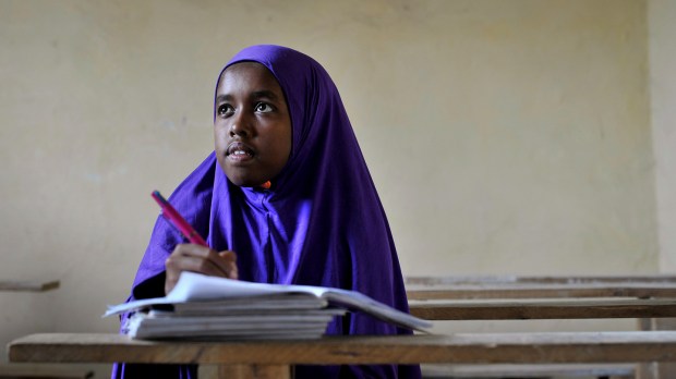 web-somalia-writing-education-girl-un-photo-tobin-jones-cc