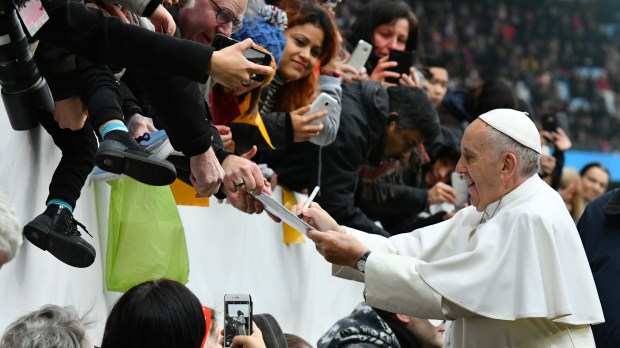 Papa Francisco misa en estadio en Suecia