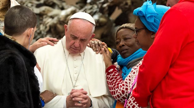 Papa Francisco con los pobres