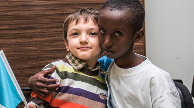 web-children-hug-solidarity-ihh-humanitarian-relief-foundation-cc
