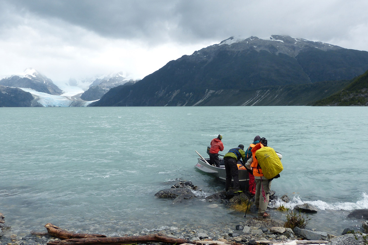 web-chile-glaciar-glacier-boat-lake-mariano-mantel-cc