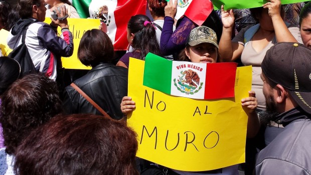 web-mexico-anti-trump-protest-ilf_-cc