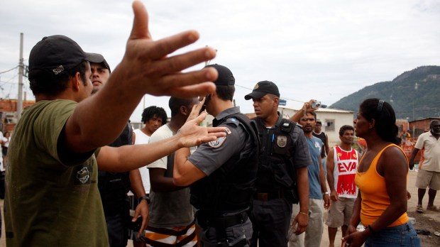 web-rio-janeiro-brazil-street-violence-police-marcelo-freixo-cc