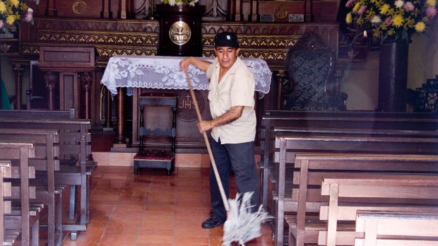 web-sexton-church-cleaning-photos-de-tibo-cc