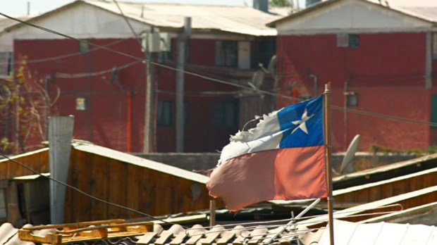 web-chile-flag-street-city-mauricio-arriagada-cc