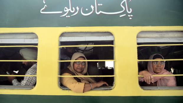 web-pakistan-lahore-train-women-c2a9narinder-nanu-afp