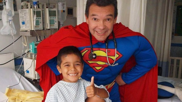 web-superman-doctor-facebook-sergio-gallegos