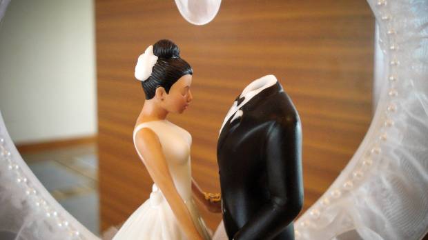 web-wedding-cake-top-headless-groom-jamie-sanford-cc