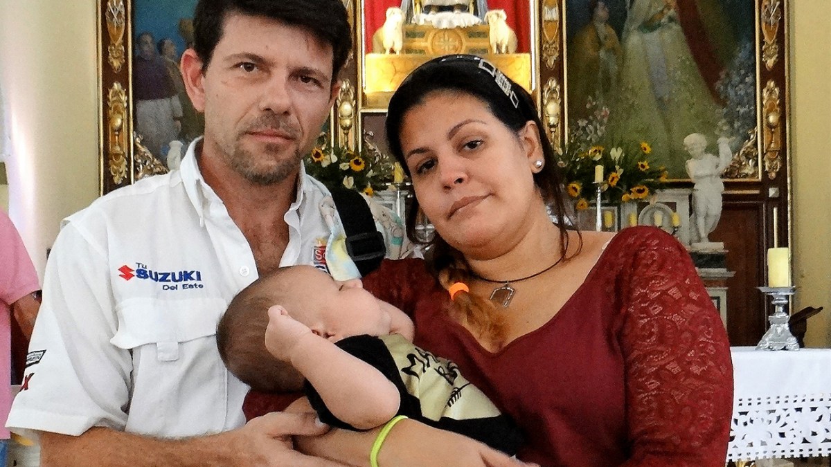 Pareja agradecida a la Divina Pastora
